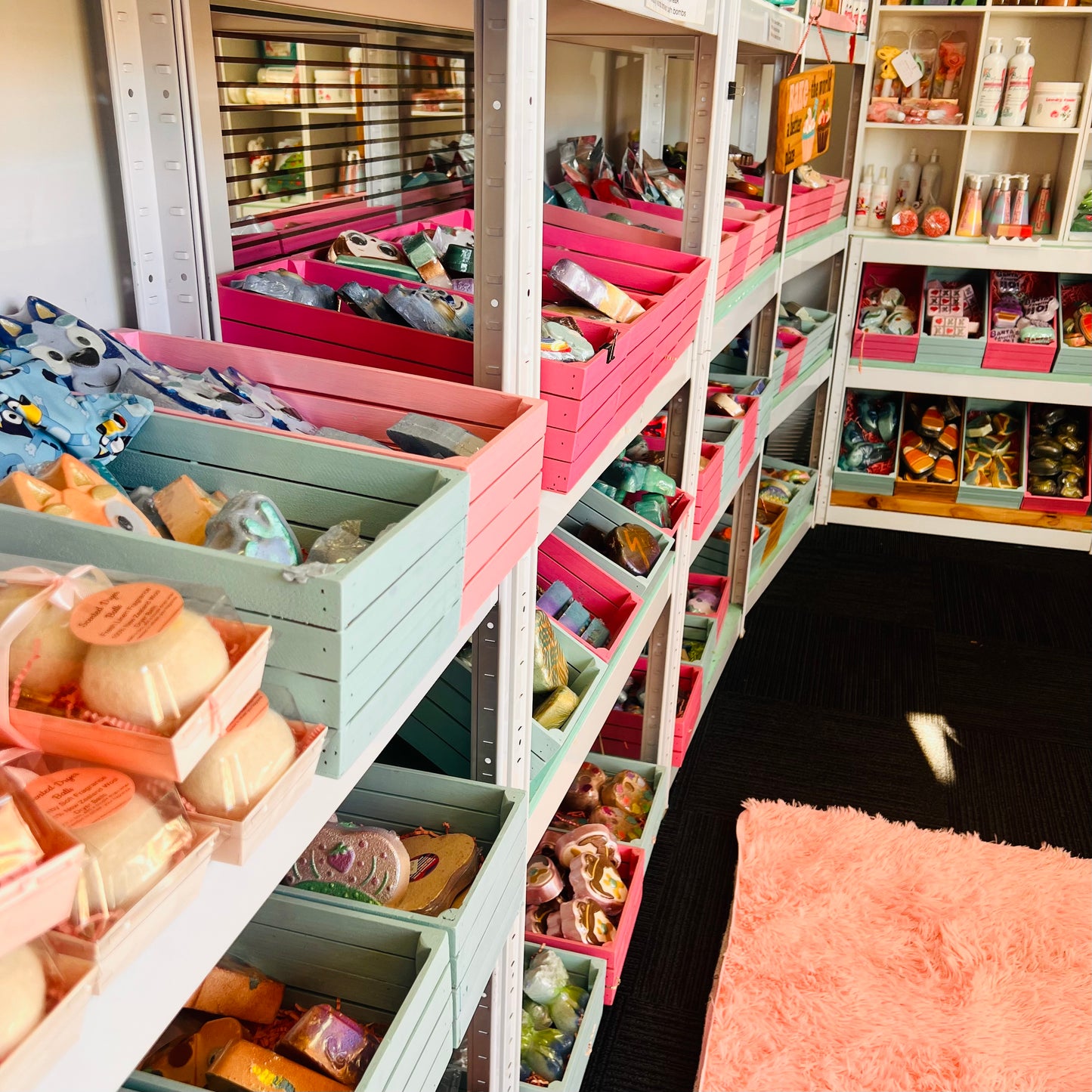 10x Random Full Size Bath Bombs Closing Down our shop front Clearance.