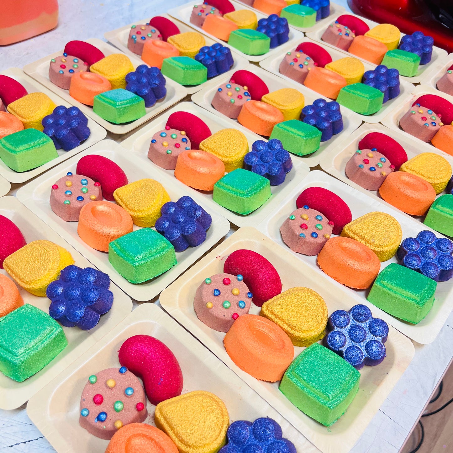 WS2023 x10 Trays of Candy Crush Bath Bombs 330gms