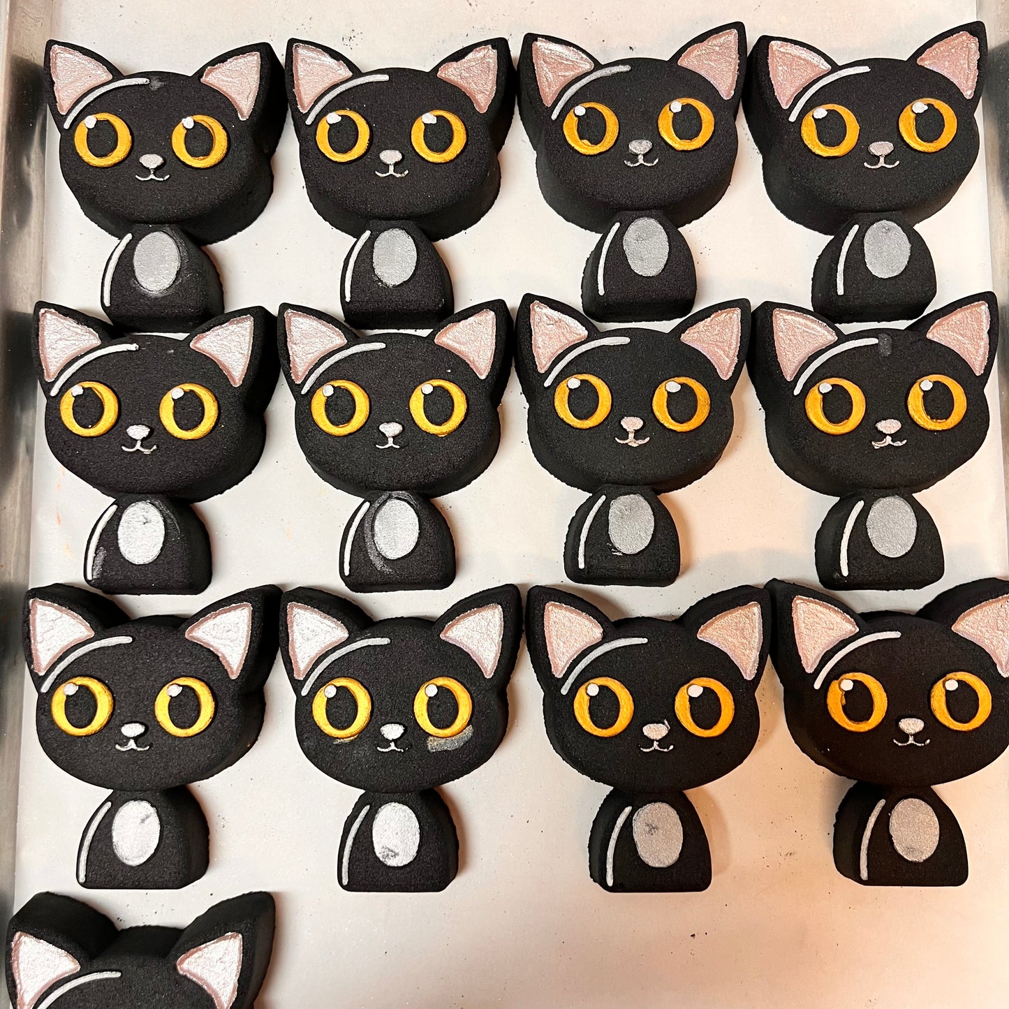 X10 Big Eyed Cat Bath Bomb WHOLESALE